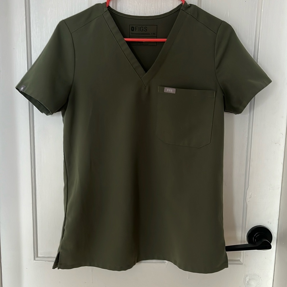 FIGS MOSS SCRUB TOP